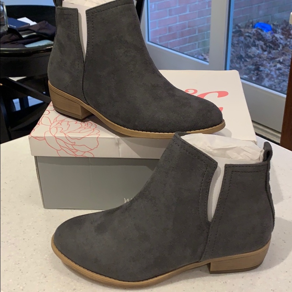 Gray slip on ankle bootie size 7.5
